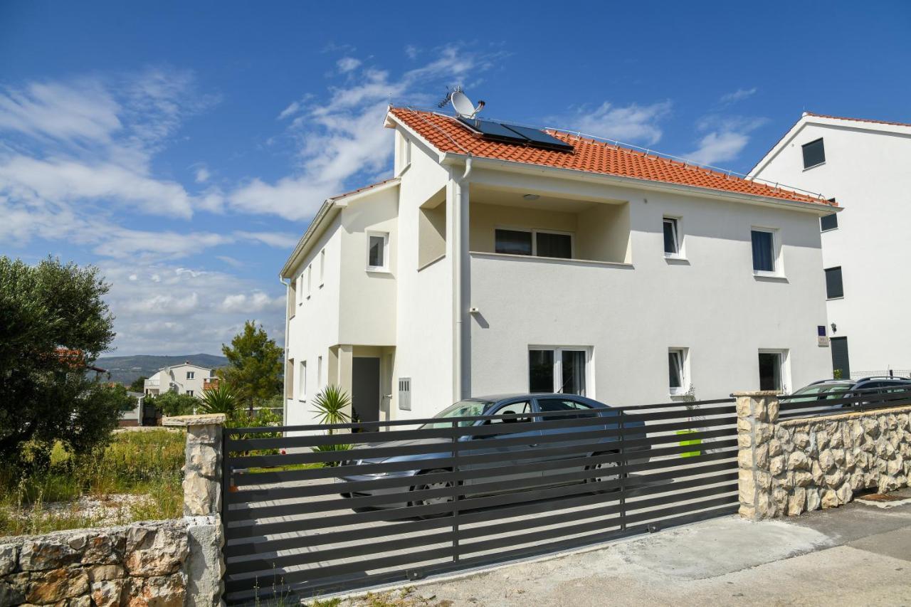 Holiday Home Mb Ражань Экстерьер фото