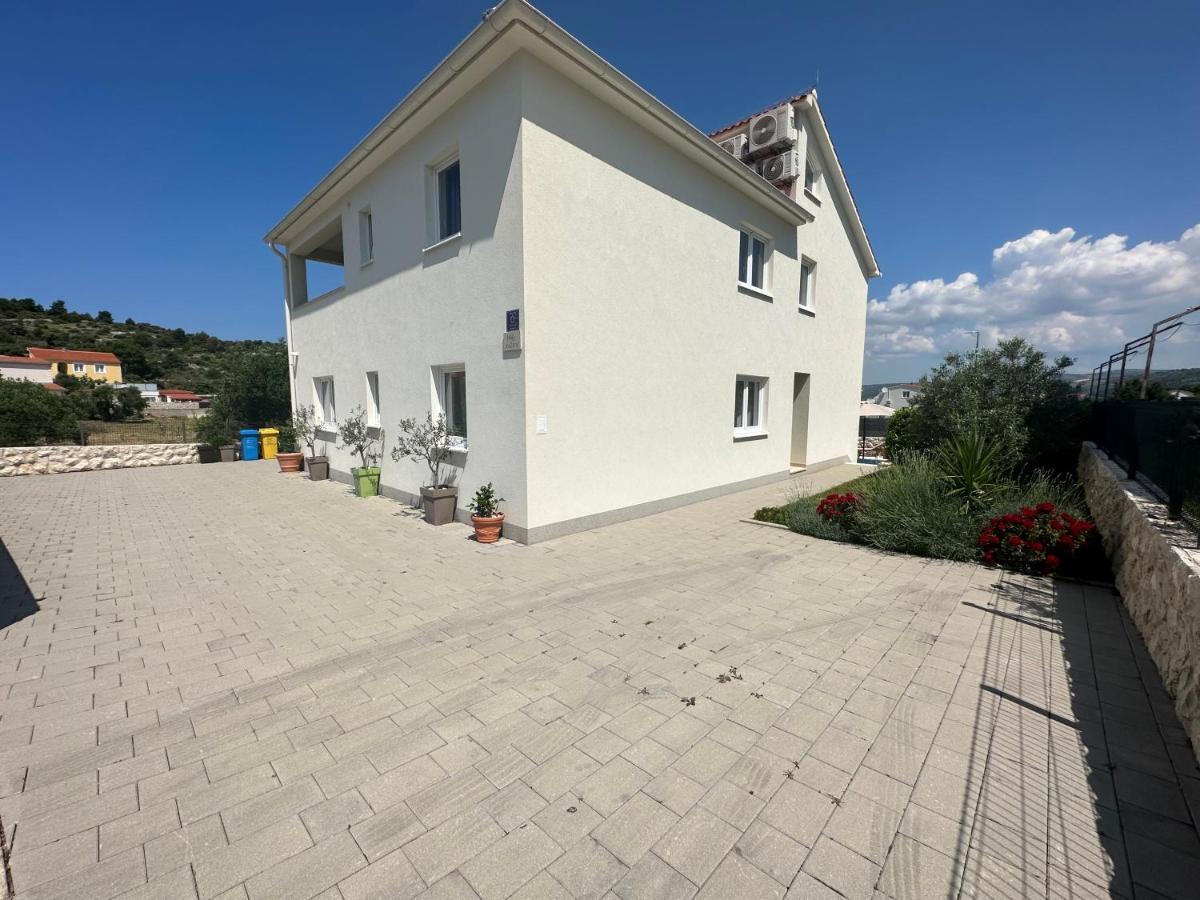 Holiday Home Mb Ражань Экстерьер фото