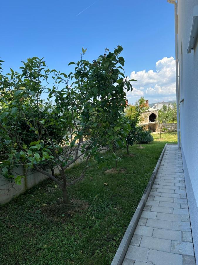 Holiday Home Mb Ражань Экстерьер фото