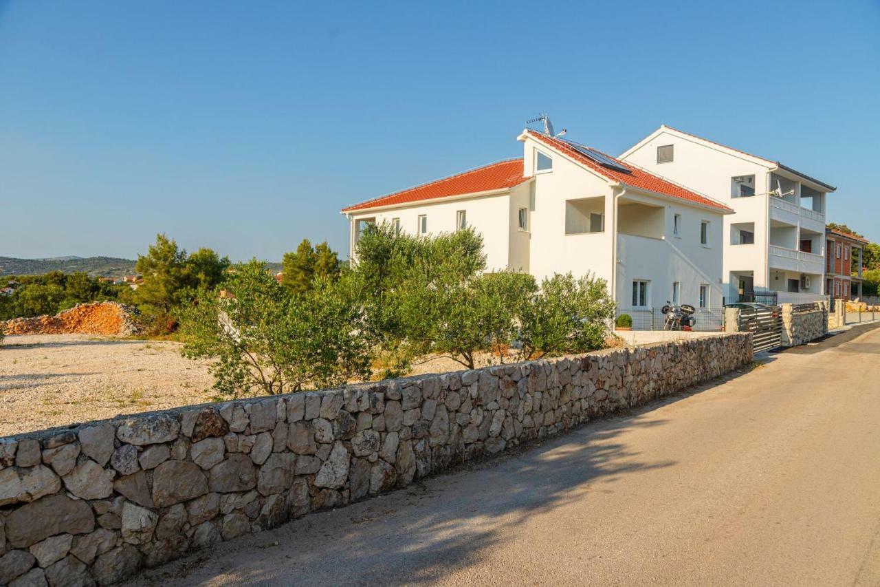Holiday Home Mb Ражань Экстерьер фото